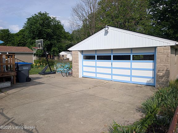 3rd image of 5524 Mariemont Rd