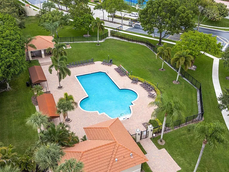 10112 Aqua Vista Way — Photo 43