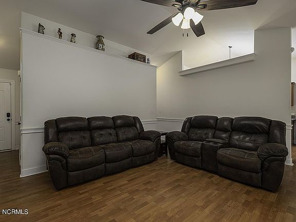 5th image of 213 Pecan Grove Ct
