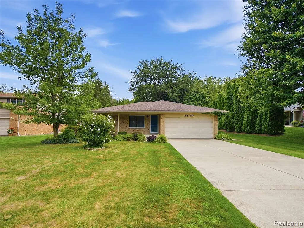 3 bed, 2.5 bath, 2796 sqft, $3,000 — Photo 2