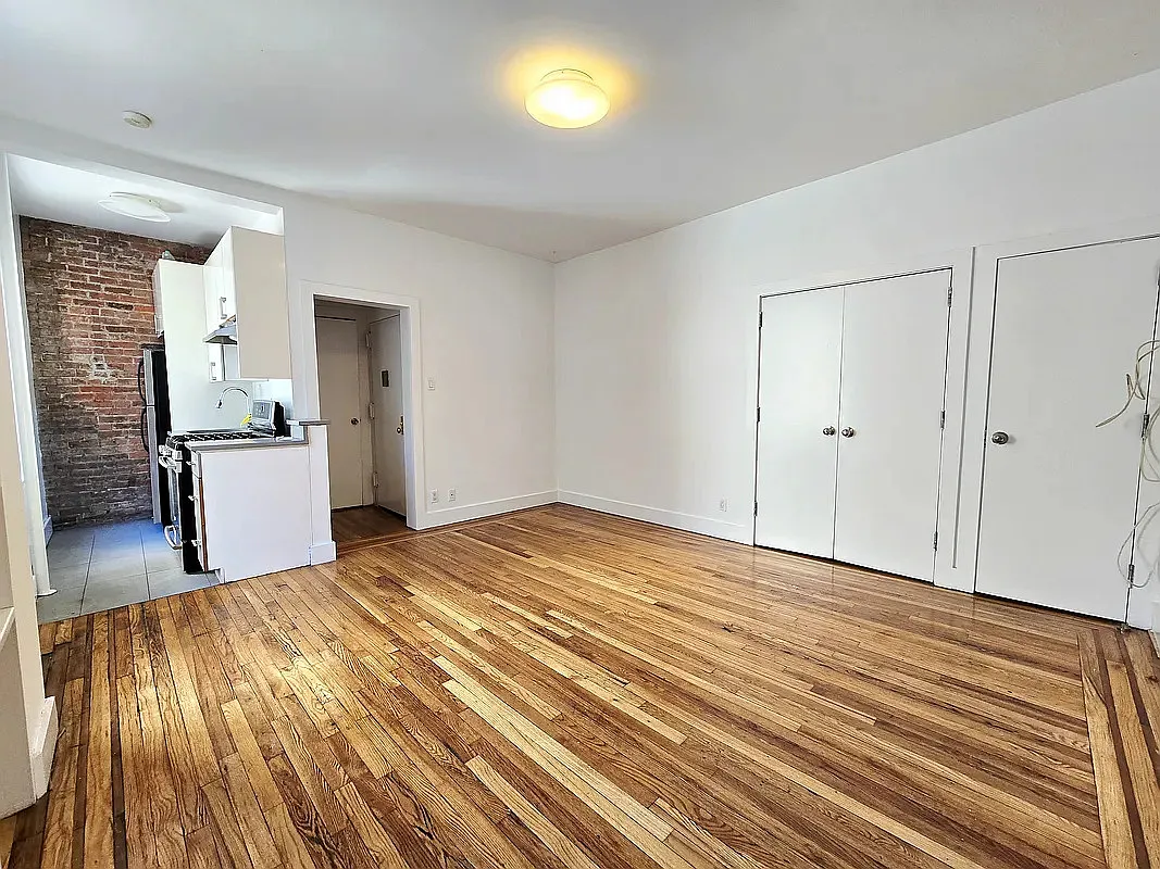 80 Court Street — Photo 4
