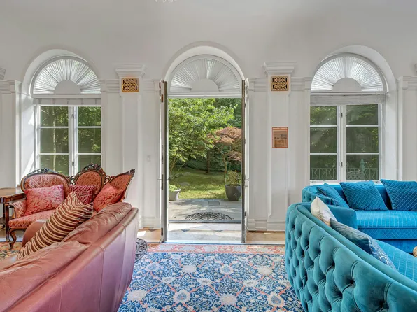 5440 Independence Avenue image 7 of 36