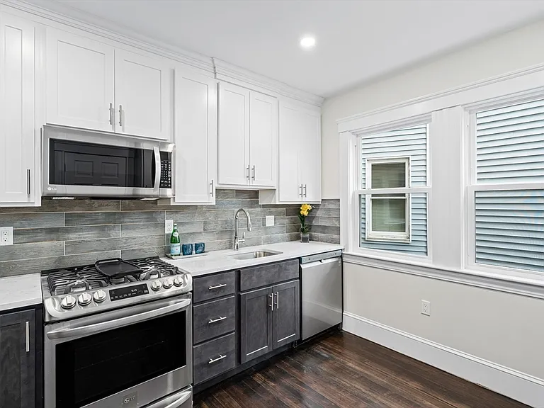 16 Hallam St #1 — Photo 6
