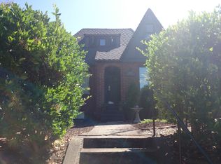 9220 35th Ave SW, Seattle, WA 98126