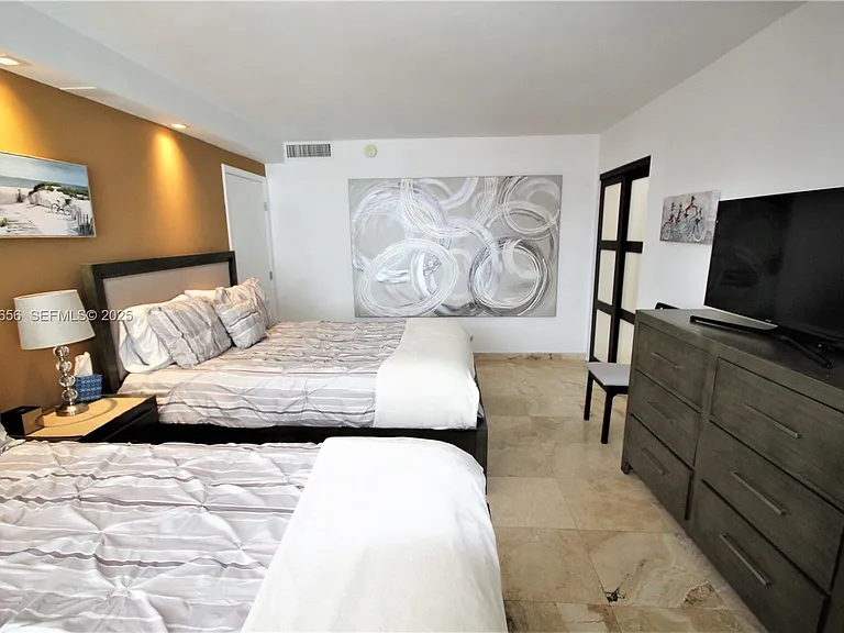 5161 Collins Ave #1610 — Photo 11