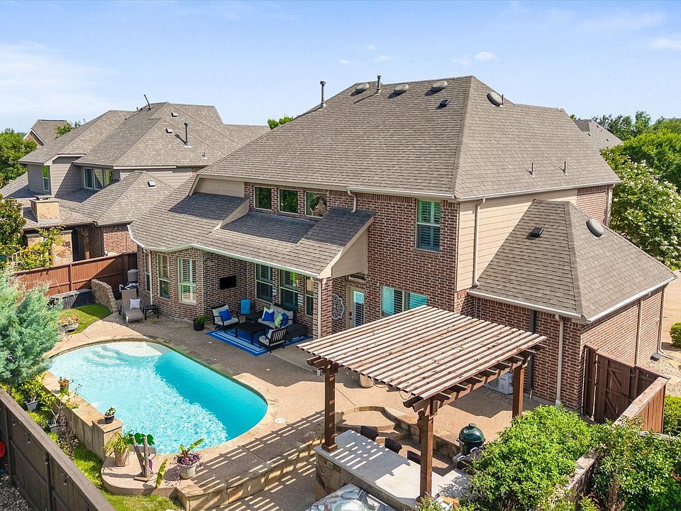 1st image of 2749 Waverley Dr