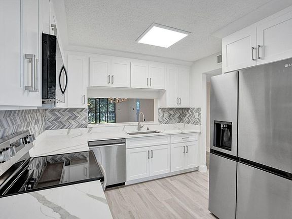 3rd image of 15461 Pembridge Drive #307