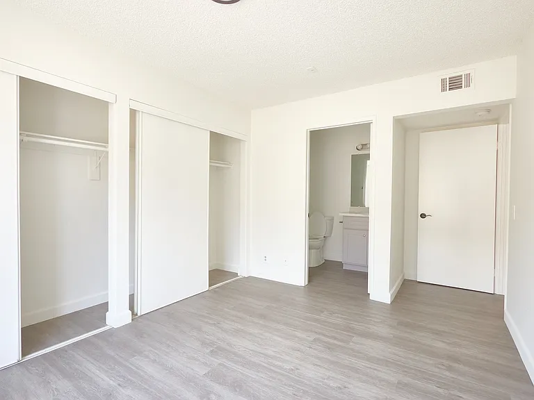 4619 Rosewood Ave — Photo 14