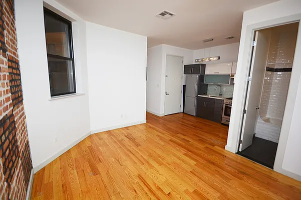 Rented by EXR | media 6