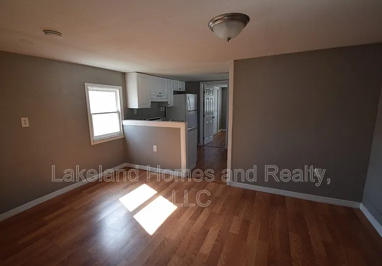 1060 1/2 E Wabash St — Photo 4