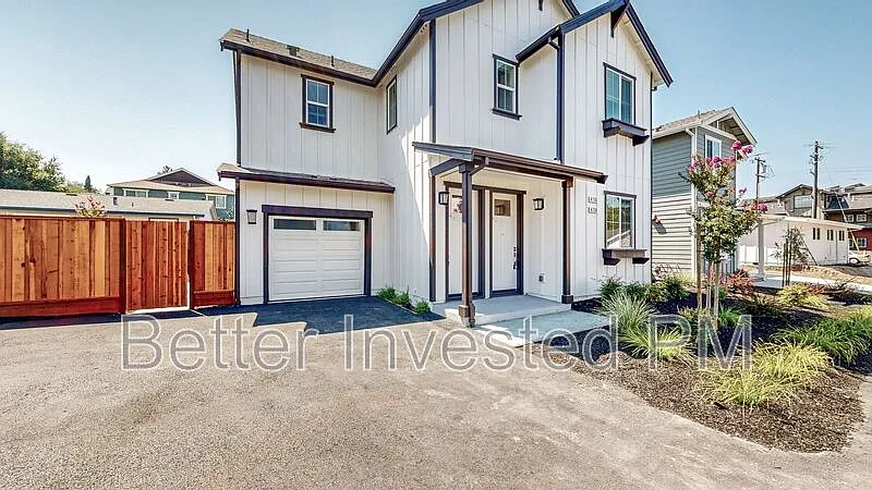 3 bed, 2.0 bath, 1000 sqft, $3,000 — Photo 1