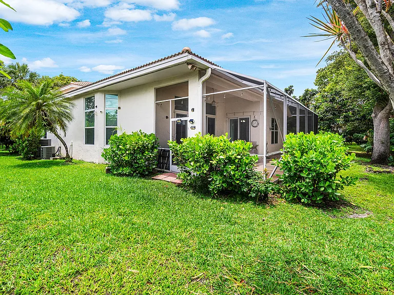 7087 NW 78th Pl — Photo 39