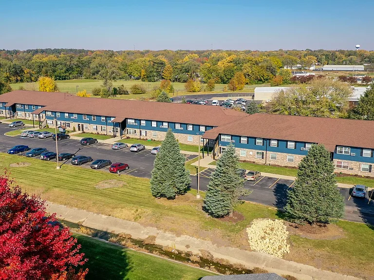 Kemper Manor Apartments — Photo 19