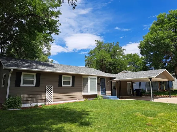 740 Parry Dr, Chadron, NE 69337
