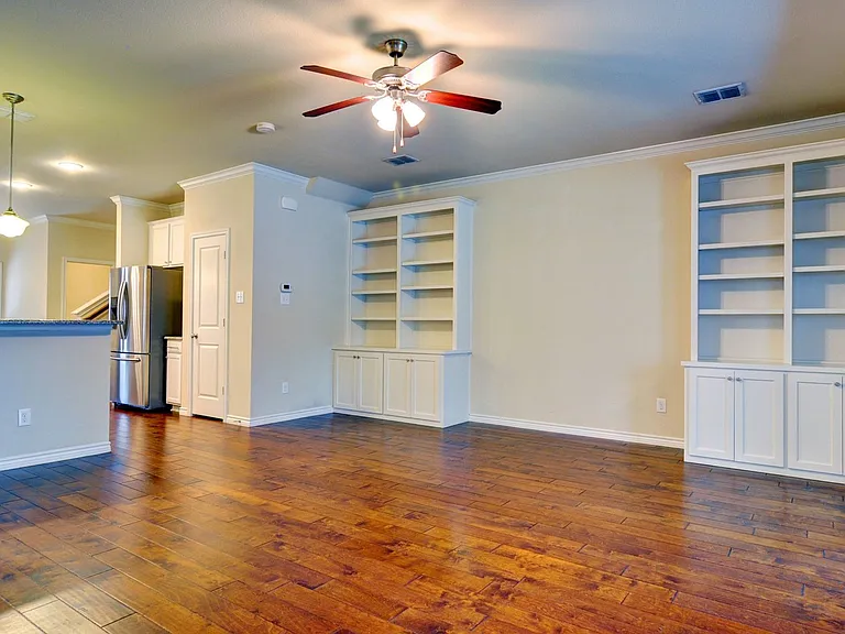 3409 Hamilton Ave — Photo 2