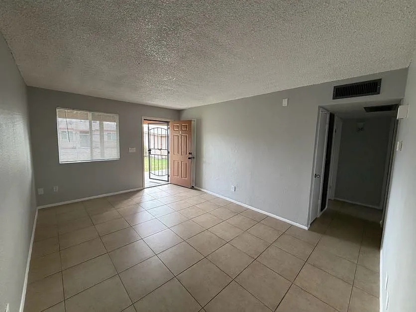 2 bed, 800 sqft, $1,450 — Photo 3