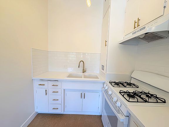 5th image of 358 Shults St APT 15