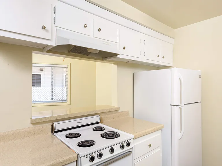 Martin Apartments — Photo 9