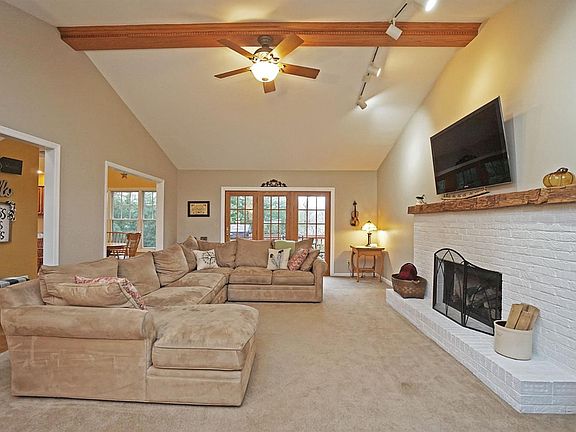 4th image of 401 Pinebluff Dr