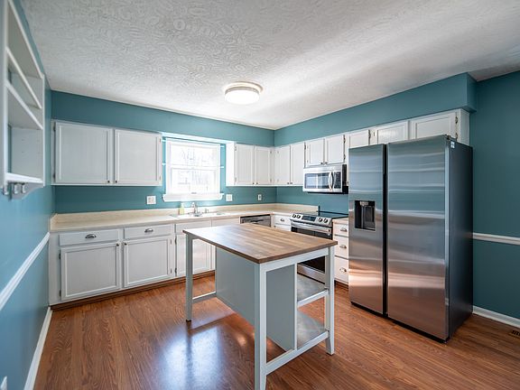 5th image of 82 Kelley Dr