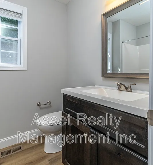 252-254 Highland Ave — Photo 17