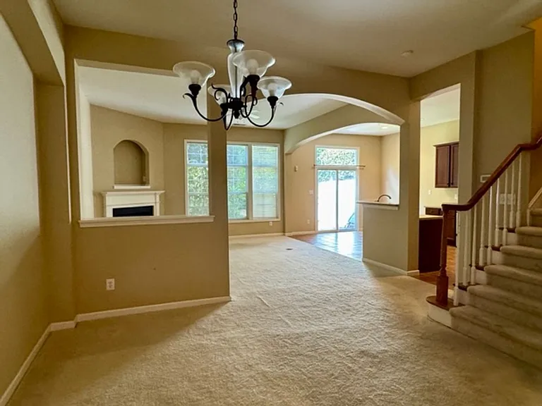 213 Chateau Pl — Photo 1