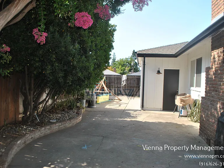 2913 Kerria Way — Photo 33