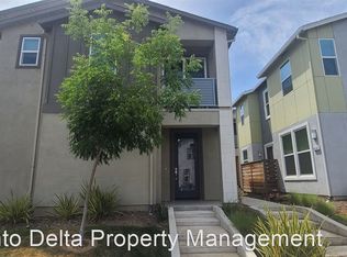 4518 Ocean Ln, Elk Grove, CA 95757