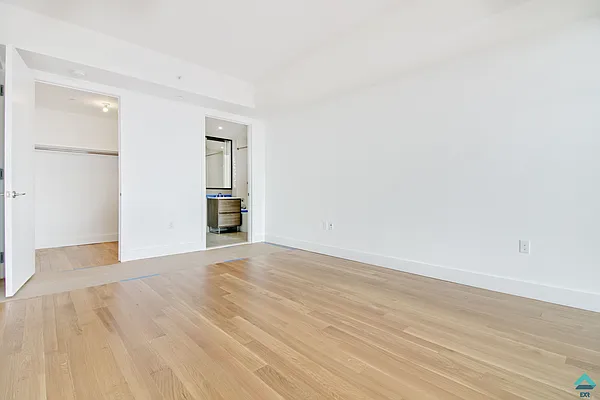 Rented by EXR | media 26