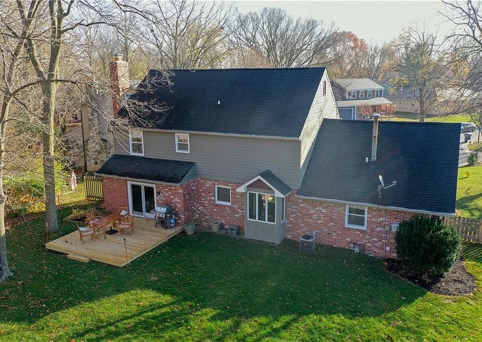 2nd image of 221 Ironwood Cir