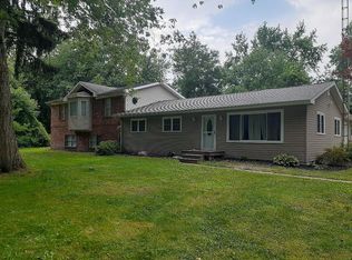 8386 Secor Rd, Lambertville, MI 48144