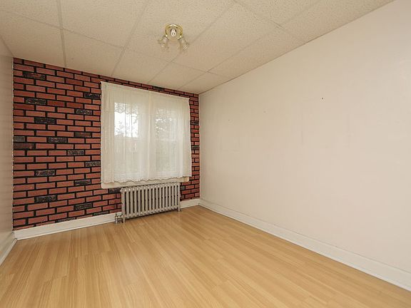 4th image of 1573 E 48th St