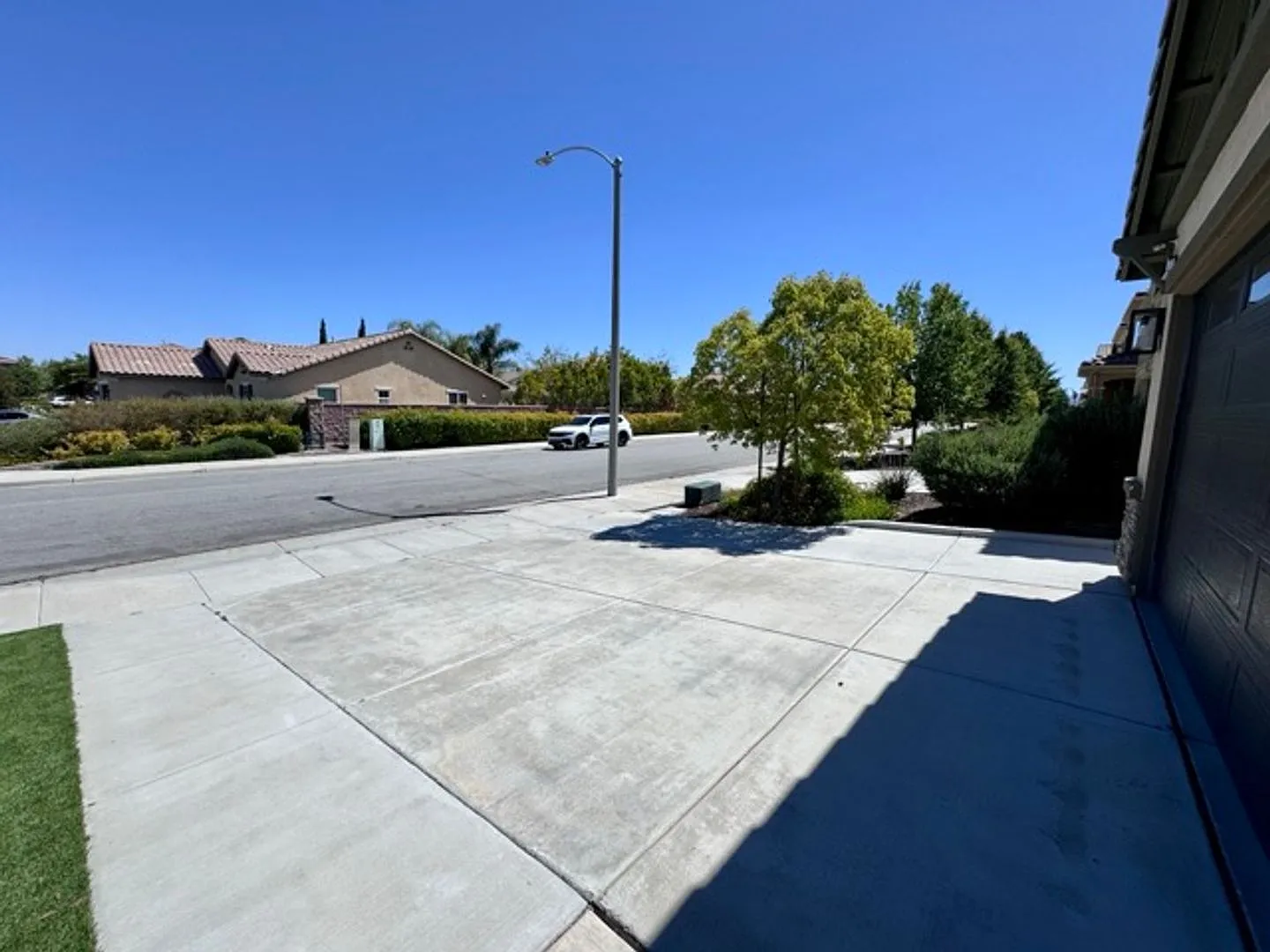Stunning 5 Bedroom Mahogany Hills home for LEASE with a Backyard Pool & Jacuzzi! — Photo 4