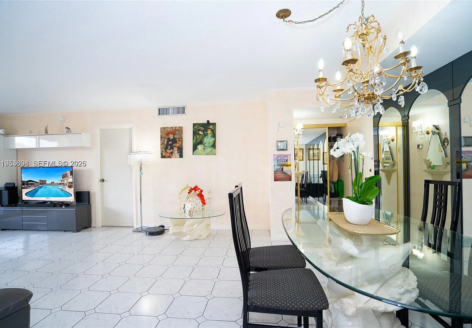 Plaza Towers North Condo — Photo 1