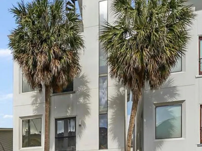 715 Reinicke St — Photo 3