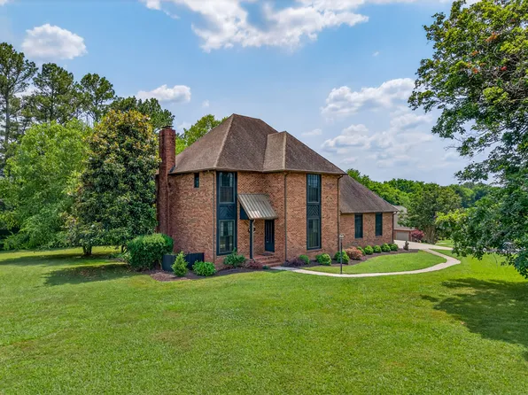 806 Manor Dr, Fayetteville, TN 37334