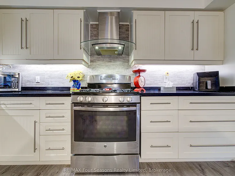9 Brooke Ave — Photo 10