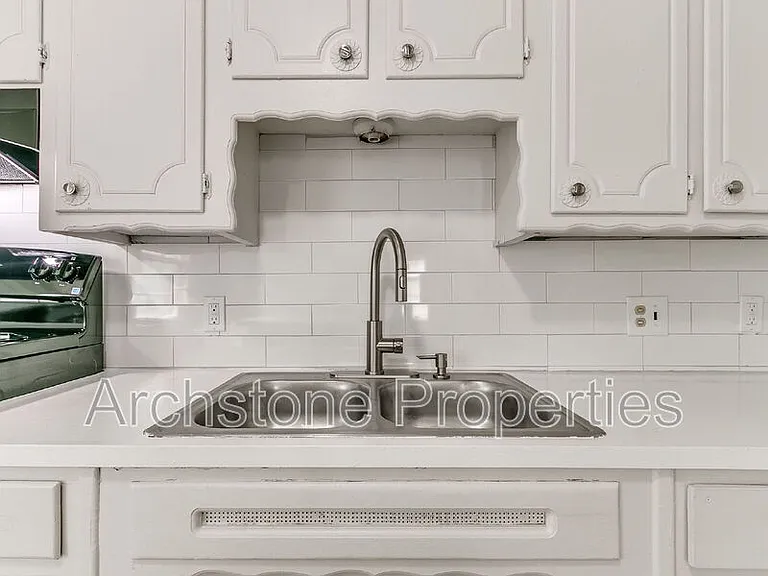 2312 Mustang St — Photo 15