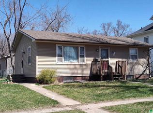 218 E Michigan Ave, George, IA 51237