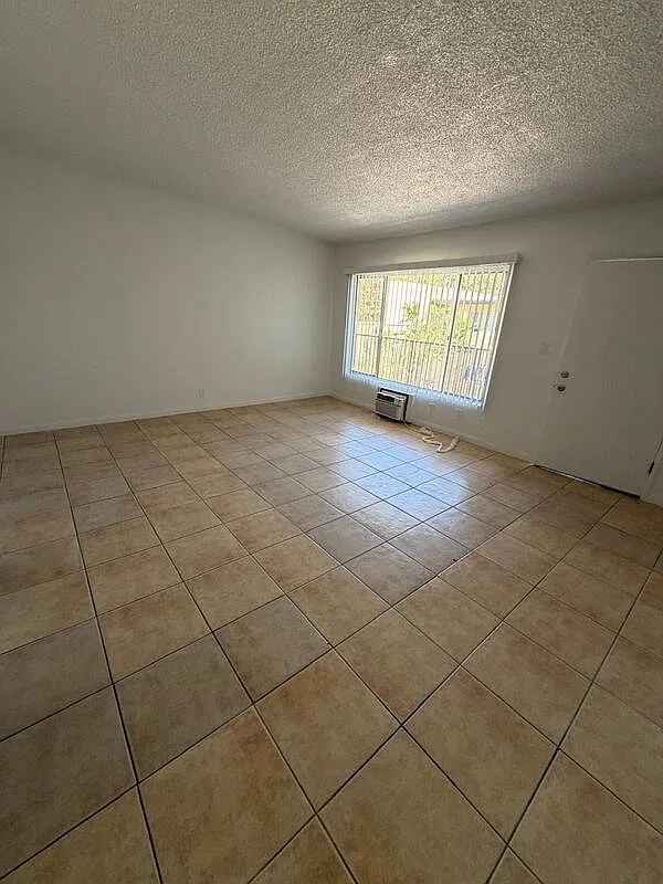 2 bed, 1.0 bath, 900 sqft, $2,295 — Photo 2