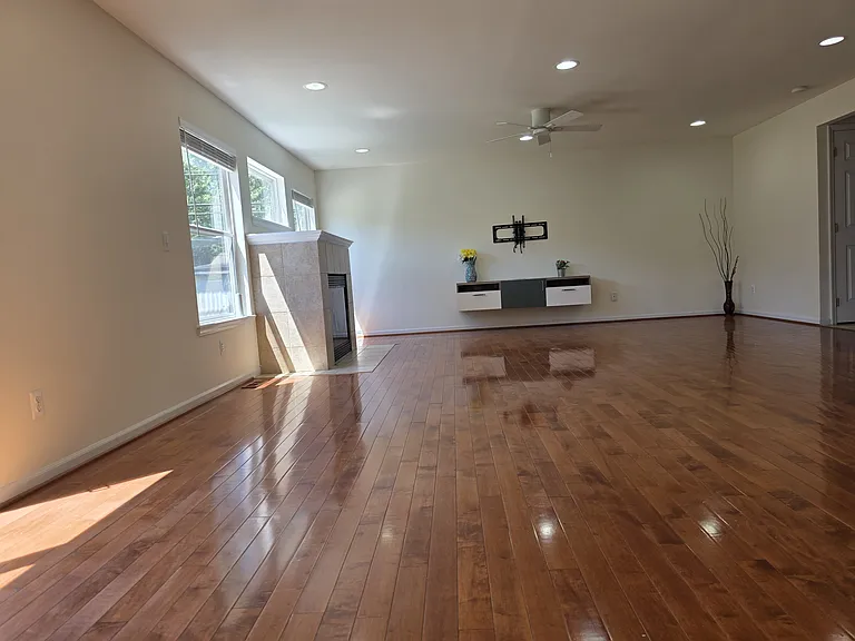 2103 Enterprise Dr — Photo 11