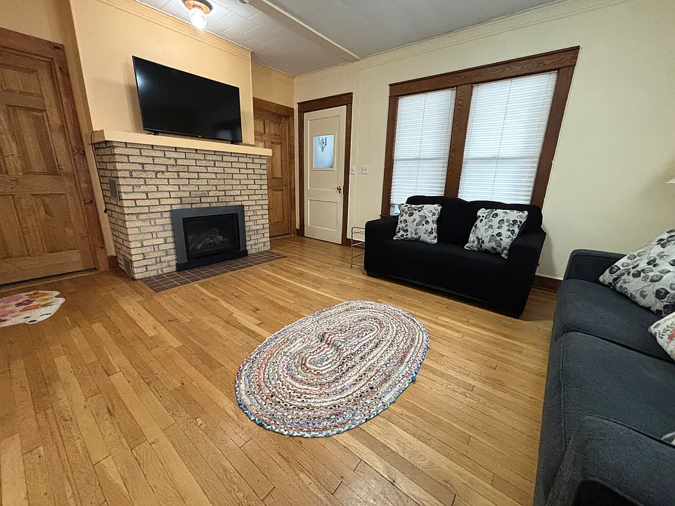 2 Ayres St #1