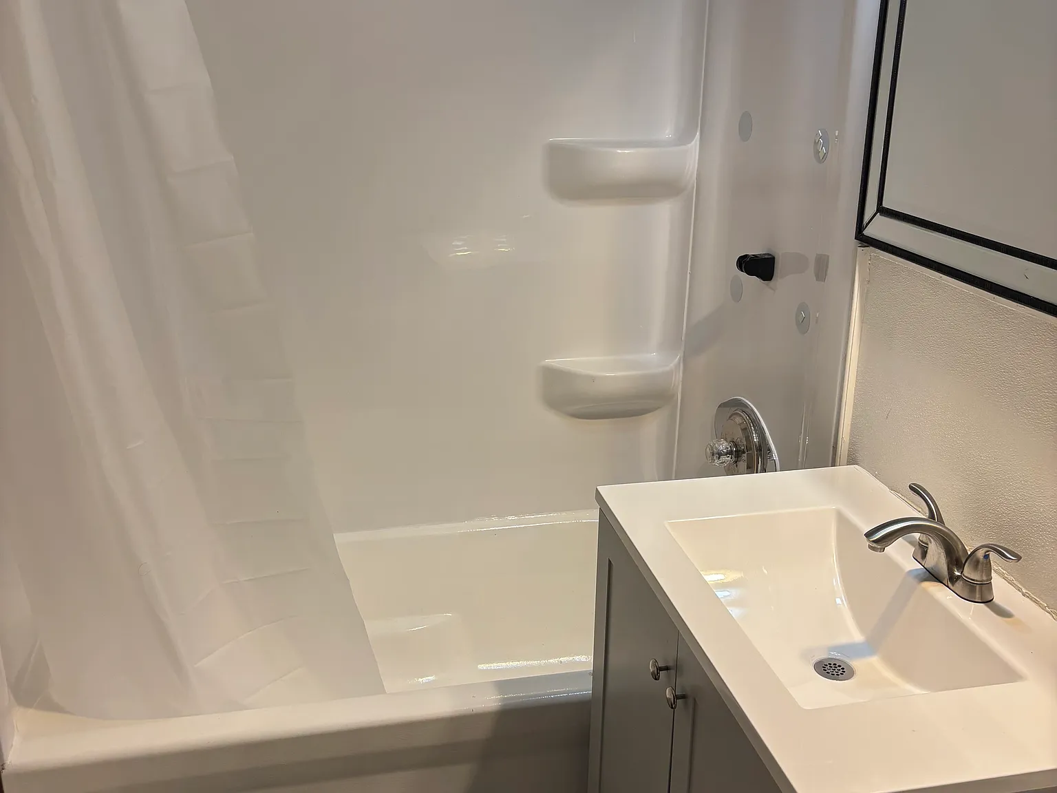 2 bed, 700 sqft, $1,750 — Photo 2