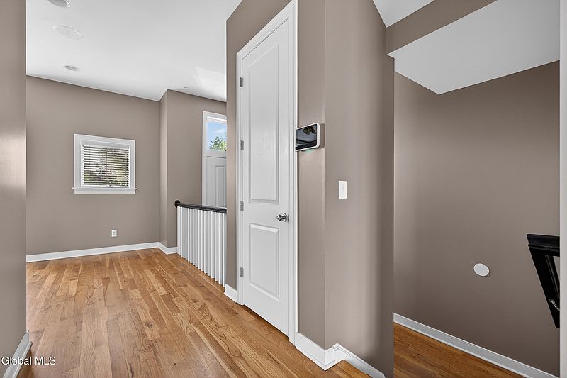 4th image of 4 Bryn Mawr Court