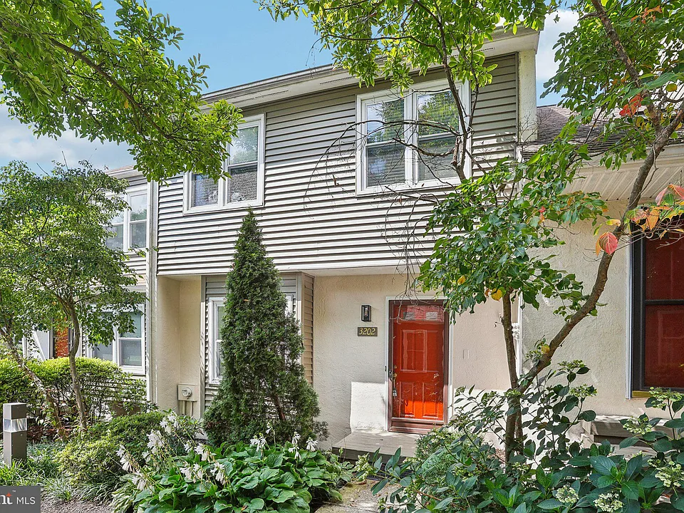 3202 Eaton Ct
