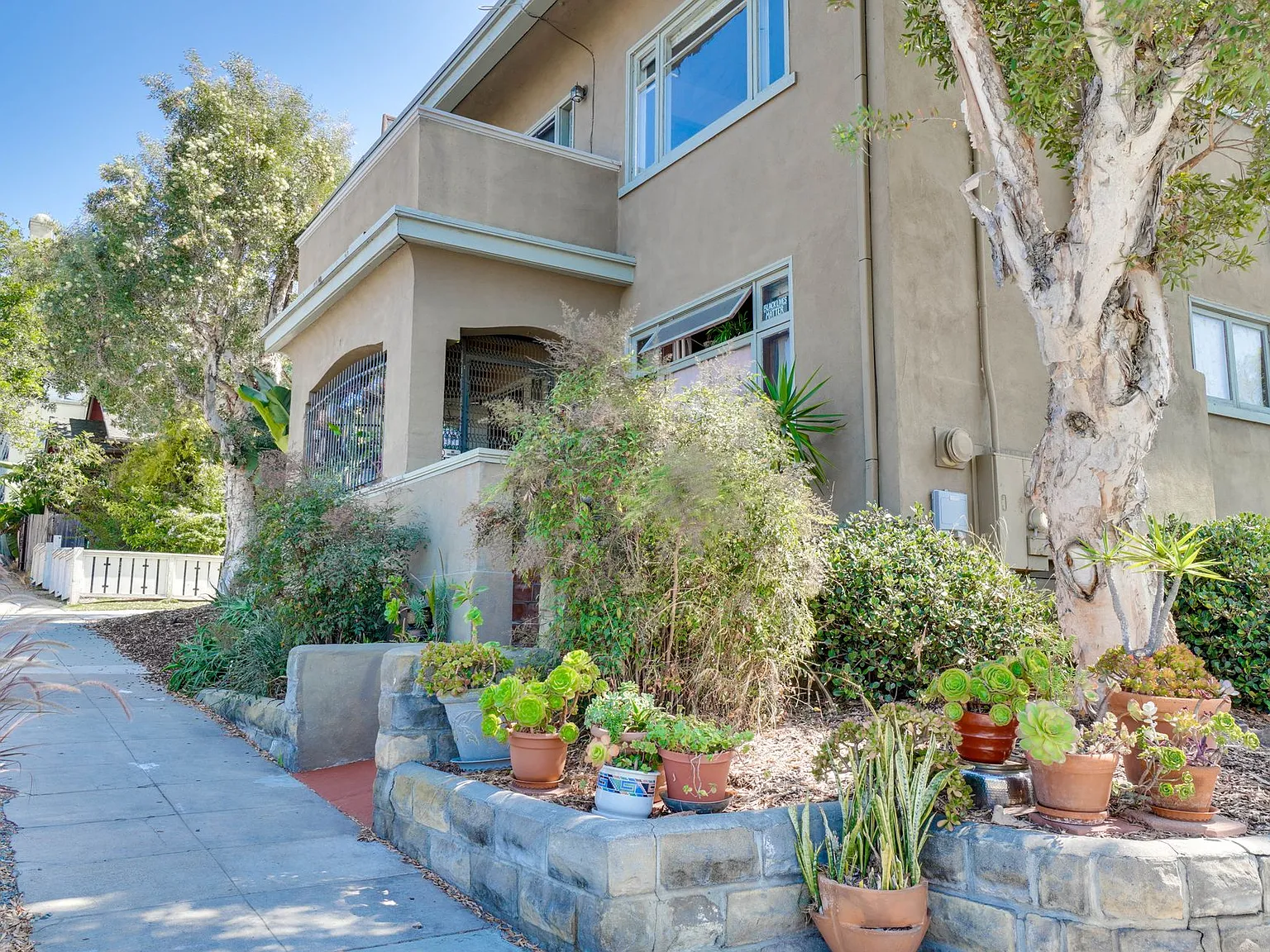 Golden View Apartments — Photo 3
