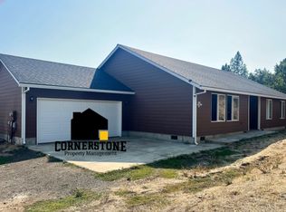 293 Sowell Dr, Shady Cove, OR 97539