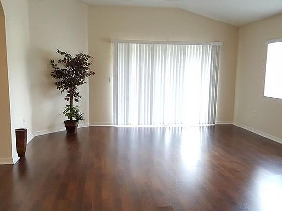 3rd image of 537 Scarlet Maple Ct