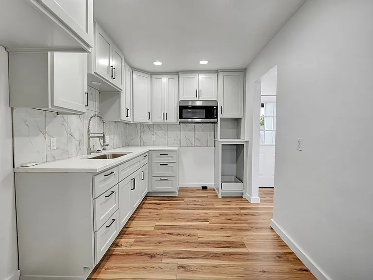3712 Amelia Dr — Photo 7