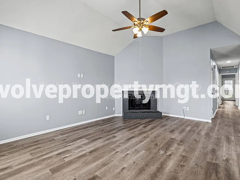 5806 Ashridge Pl — Photo 4